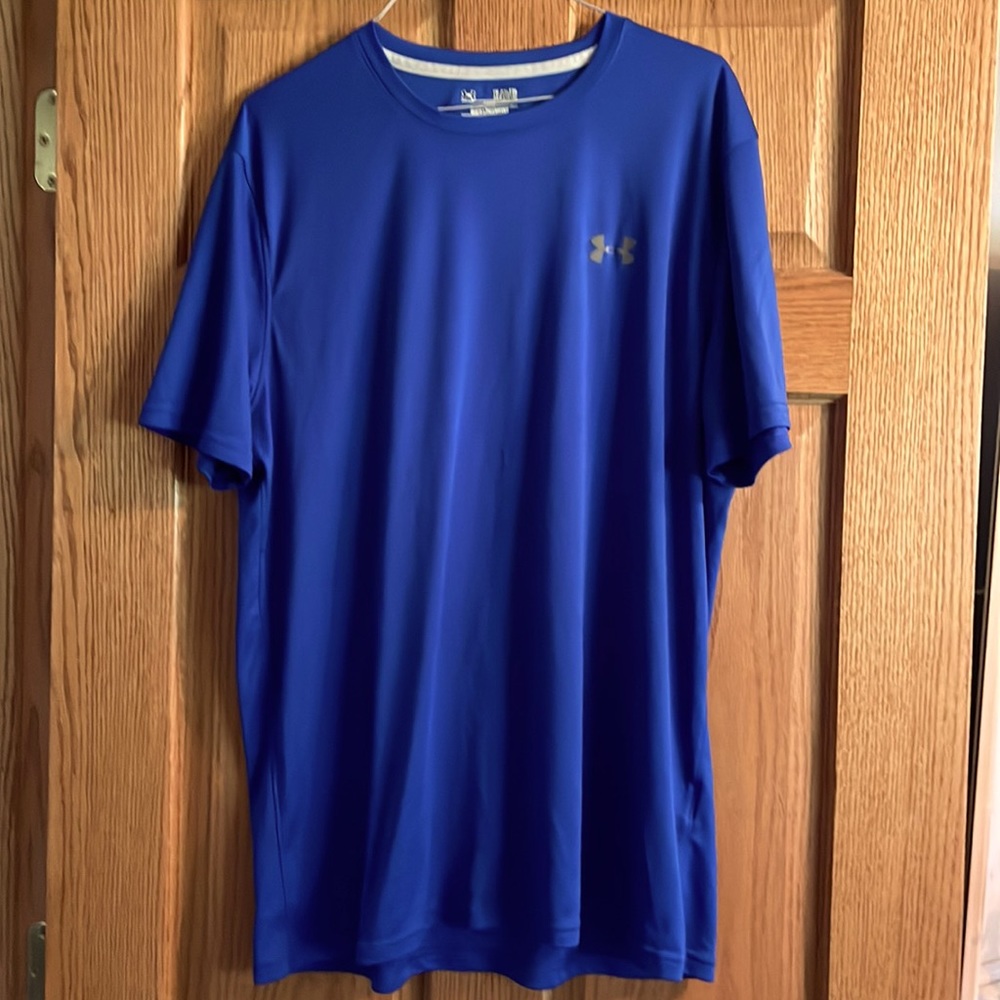 Mens loose athletic shirt